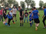 Laatste training S.K.N.W.K. JO9-1 van seizoen 2022-2023 (partijtje tegen de ouders) (152/178)